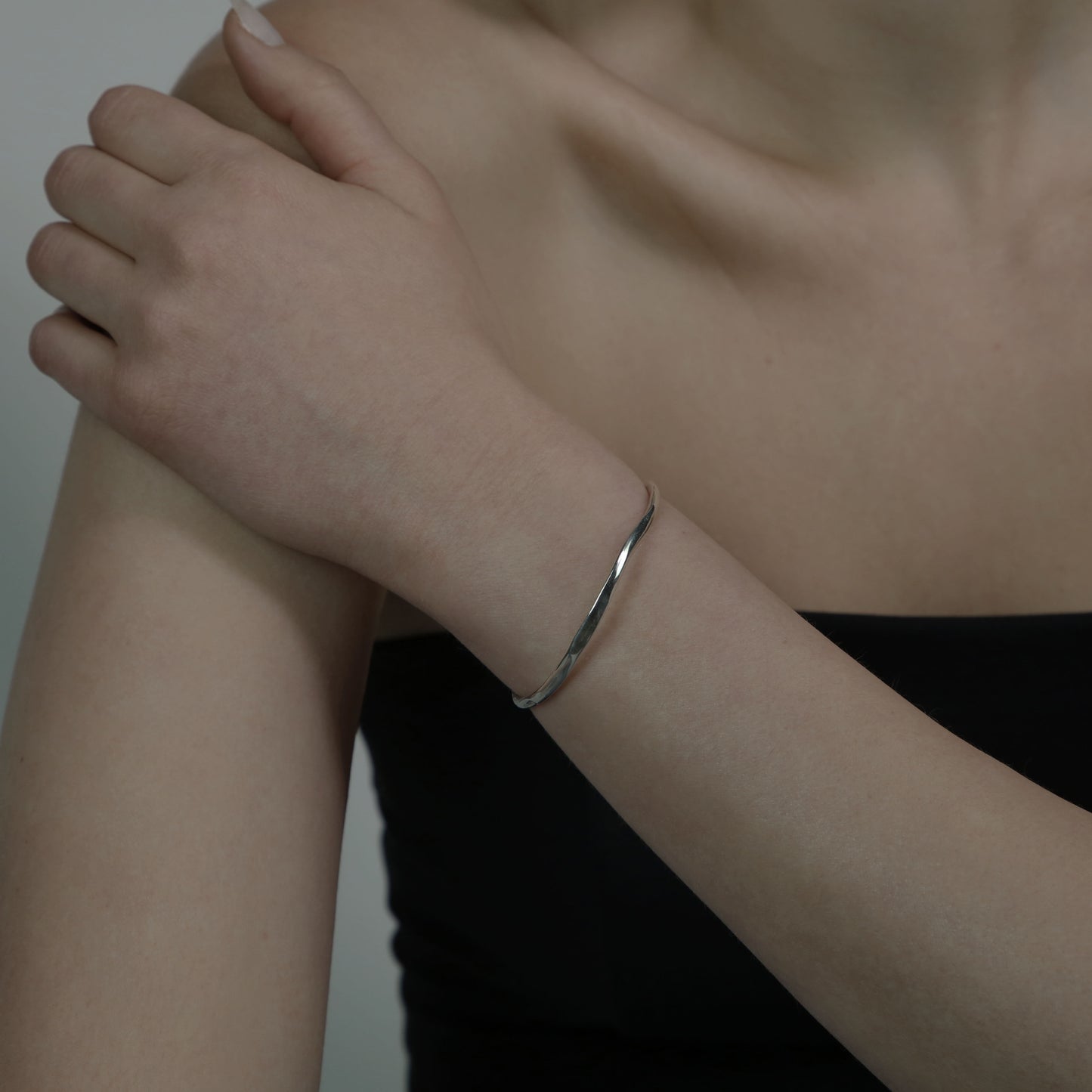 The Branch bracelet is a handmade creation crafted from sterling silver 925, featuring an exquisite and delicate minimal design. It gently fits low on the wrist, providing a smooth and glossy sensation.