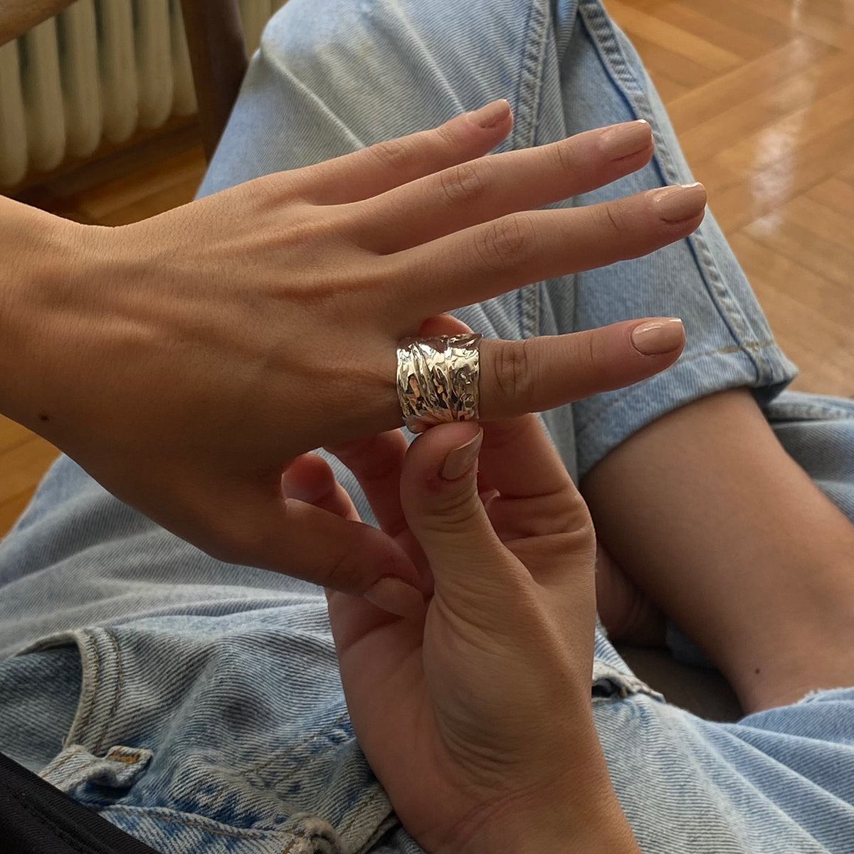 The Selozia ring is a handmade piece made of 925 sterling silver. Its surface is raw and glossy