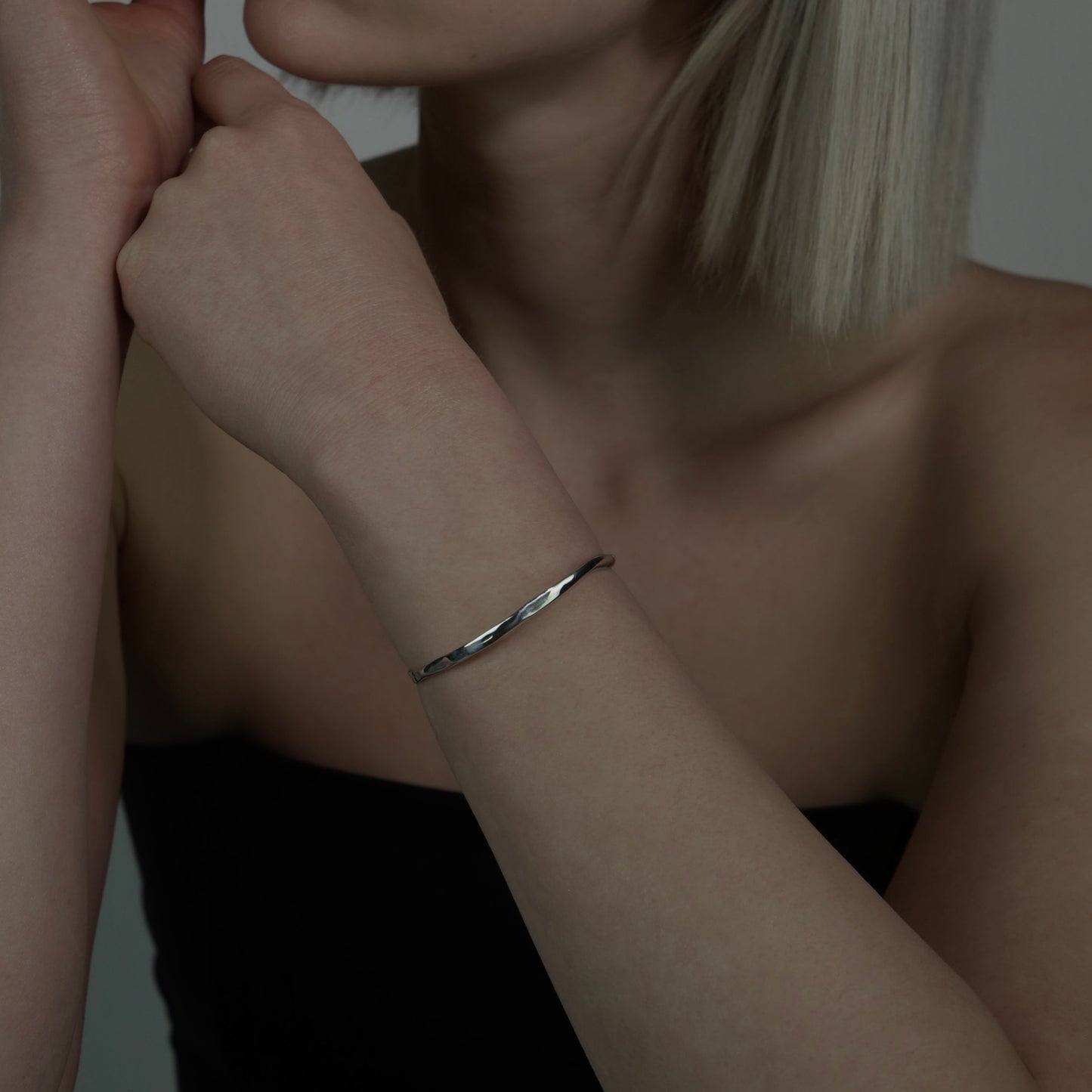 The Branch bracelet is a handmade creation crafted from sterling silver 925, featuring an exquisite and delicate minimal design. It gently fits low on the wrist, providing a smooth and glossy sensation.
