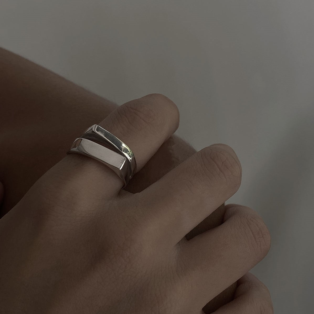 The Sevan ring is a handmade piece made of 925 sterling silver. It consists of two square bands of silver. It has a smooth and glossy finish