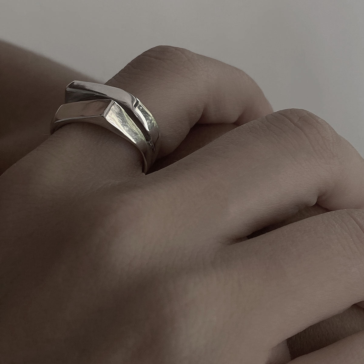 The Sevan ring is a handmade piece made of 925 sterling silver. It consists of two square bands of silver. It has a smooth and glossy finish