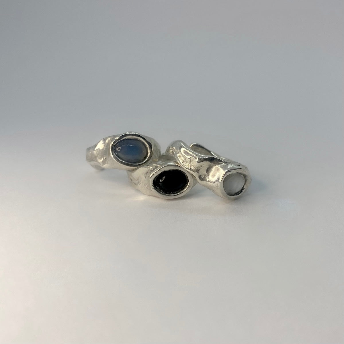 The Velvet ring is a handmade piece made of 925 sterling silver. Its surface is raw, and it features a semi-precious stone. It has a glossy finish.