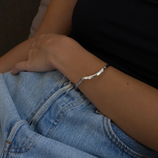 Handcrafted minimalistic wavy bracelet made from sterling silver 925