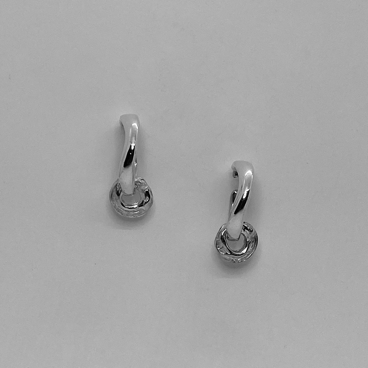 Wavy handmade hoops, one inside the other, made of sterling silver 925